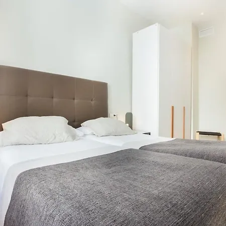 Centric 3bedroom In Ramblas 2 1b * Barcelona